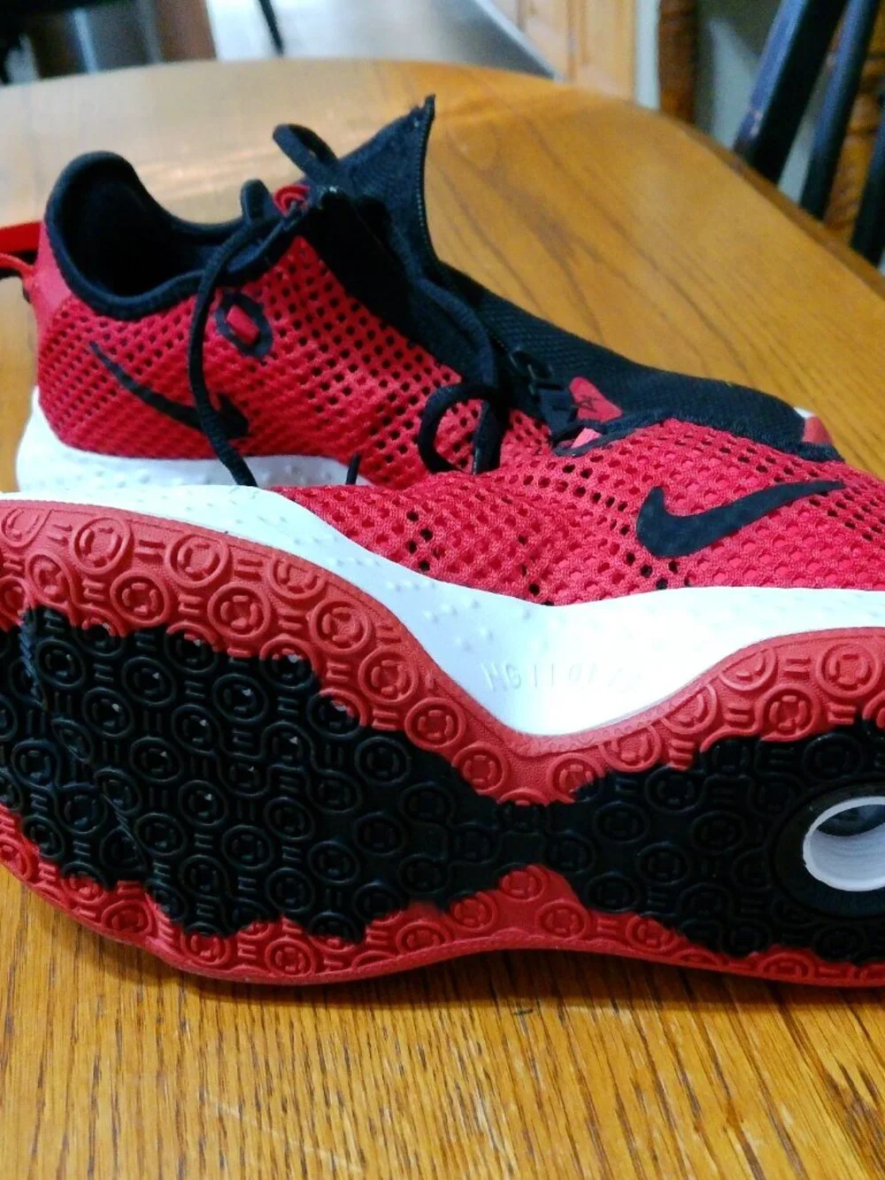 RED BLACK NIKES BOYS SIZE 5 - Picture 6 of 6